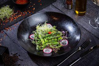 Sparanghel cu unt și usturoi