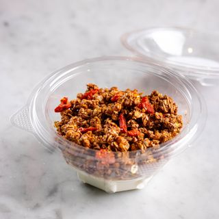 yogurt con granola e miele