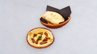 Starter hummus tomato i pita