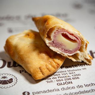 Empanadas Argentinas (Jamón York Y Queso)