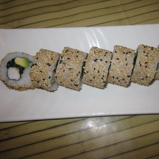 66-A Langostino,aguacate envuelto en furikake