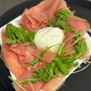 Burrata pugliese e Prosciutto crudo di Carpegna 