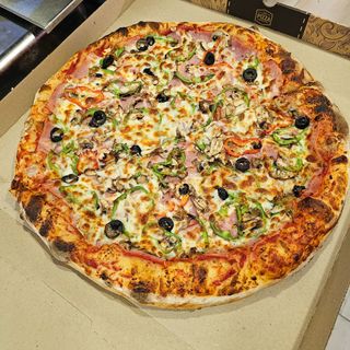 Фамилна пица Капричоза  (1250г)