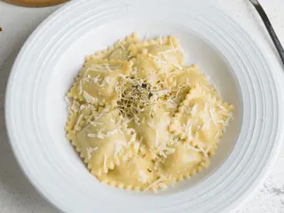 Равіолі з сиром Моцарелою та зеленню (350г)