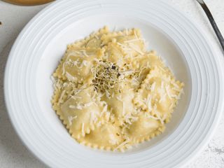 Равіолі з сиром Моцарелою та зеленню (350г)