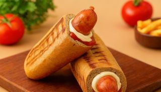 Френч-дог с черной булочкой/ French-dog cu chiflă neagră