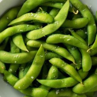 Edamame con aceite perfumado (ración)