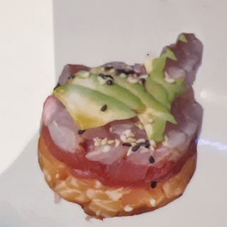 48 Tartar de mango y salmon 1pzs