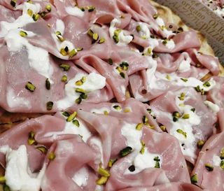 Pizze al pezzo bianche - focaccia e mortadella