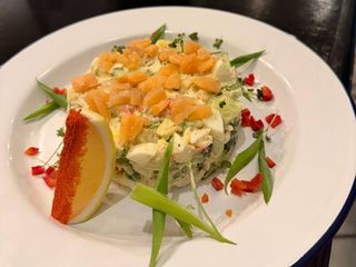 Олівʼє з лососем та крабом (250g)