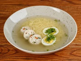 Курячий бульйон з рулетиком, яйцем і пастою Філіні (350g)