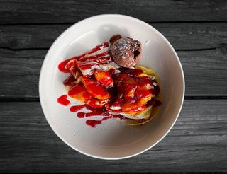 Млин з персиком та вишнею