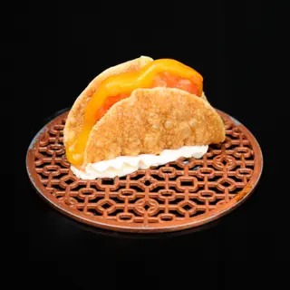 145. Taco de salmón y mango y salsa mango 