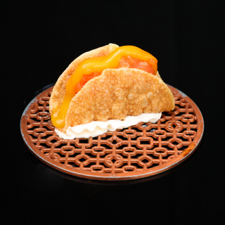 145. Taco de salmón y mango y salsa mango 