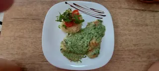 Piletia u sosu od spanaća