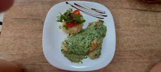 Piletia u sosu od spanaća