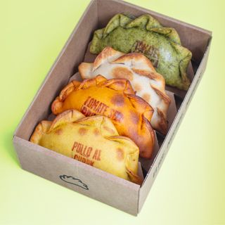 Box 4 empanadas (per 1 persona)