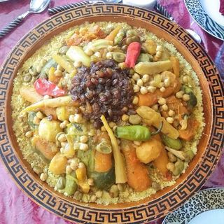 Cous cous poulet ( VENDREDI SEULEMENT )