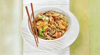 Yaki udon con verdure