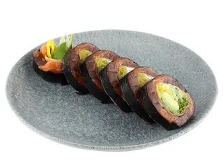 Futomaki sashimi z łososiem i tuńczykiem