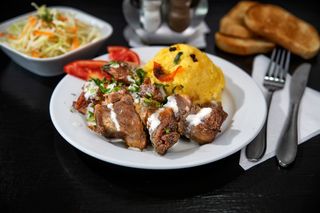 Pomana porcului cu mamaliguta si mujdei