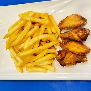 88G Alitas de Pollo con Patatas Fritas