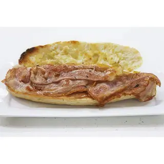 Bocadillo de bacon con queso