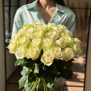 Ramo De Rosas (White)