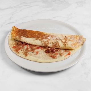 Crêpe con marmellata di fragole e cannella