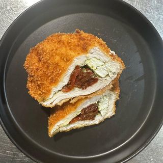 Snitel cu Pesto, Feta si Rosii Uscate