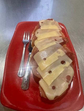 Tostadas De Jamón Serrano Y  Queso (Media)