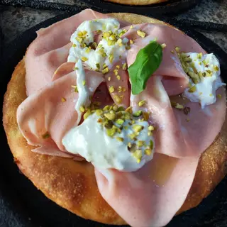 Mortadella al taglio