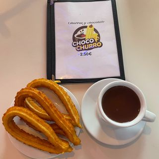 Churros y chocolate