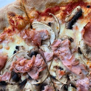 Prosciutto e funghi normale