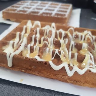 Gofr z polewą czekoladową