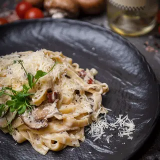 Tagliatelle cu Bacon & Ciuperci