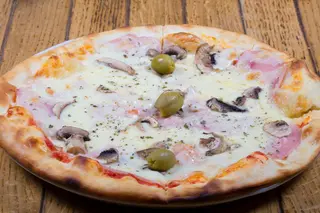 Pizza Capricciosa velika  + Coca Cola 0.33
