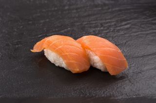 Суші лосось (2шт.)