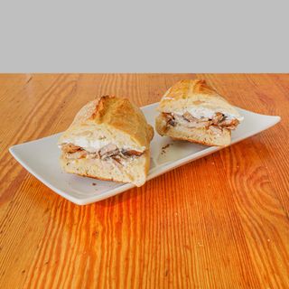 Lomo, Suave Crema De Queso De Untar Y Champiñones Plancha