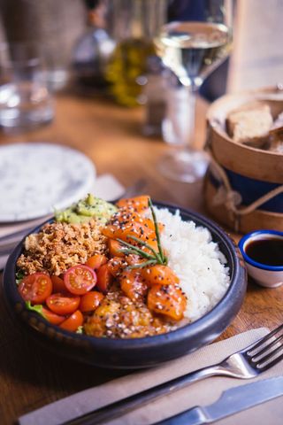 Poke salmón bowl 