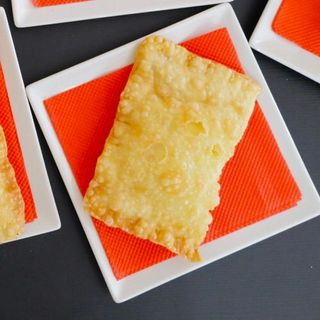 Pastel de Frango com Cheddar