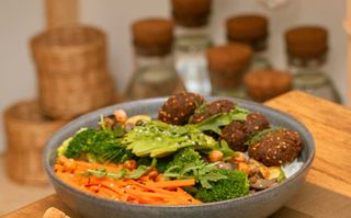 Poke bowl vegan-falafel