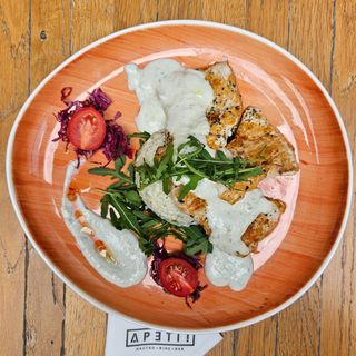 Puretina u gorgonzola sosu poslužena sa njokama