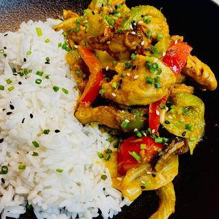 Curry al estilo thai de verduras de temporada