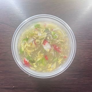 Zuppa con polpa di granchio e asparagi