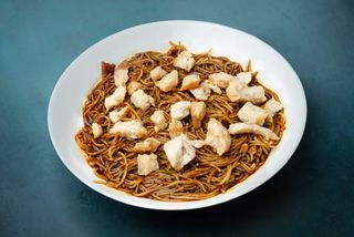 Prženi rezanci sa piletinom