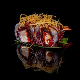 111. Balck white 8pz