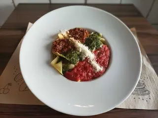 Fetuccine Tres Salsas