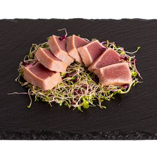 37.Сашими тон татаки (80г)