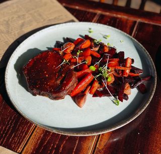 Запечена свинина з овочами (400г)